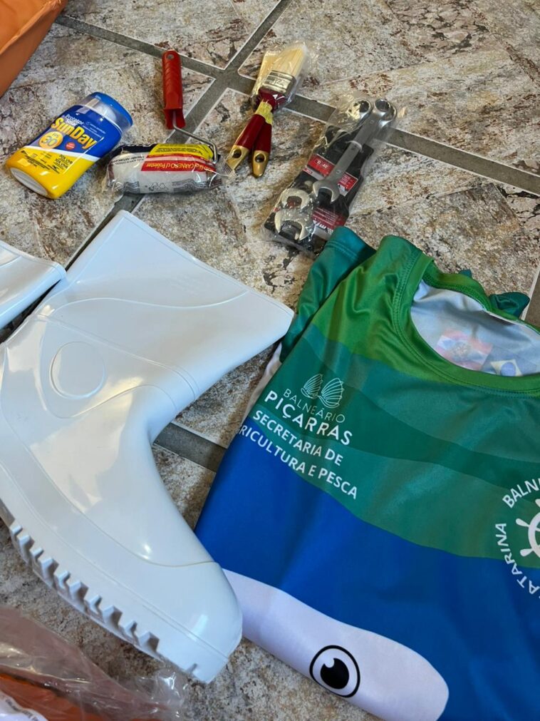 Prefeitura entrega kits para os pescadores artesanais de Balneário